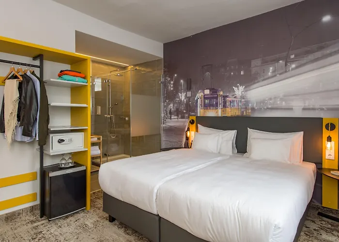 Three Corners Anna מלון